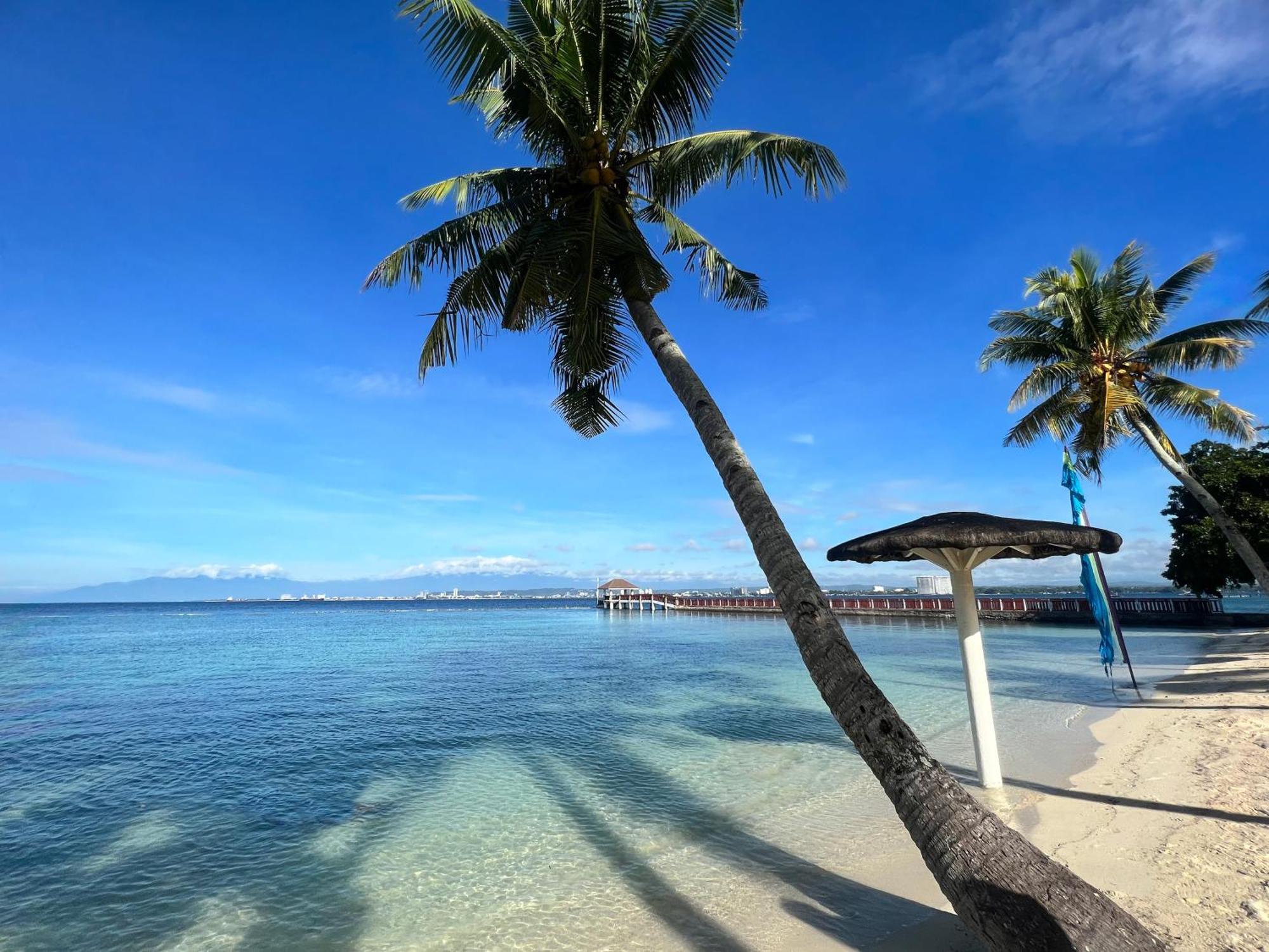 Crusoe Cabins Costa Azalea Samal Exteriör bild
